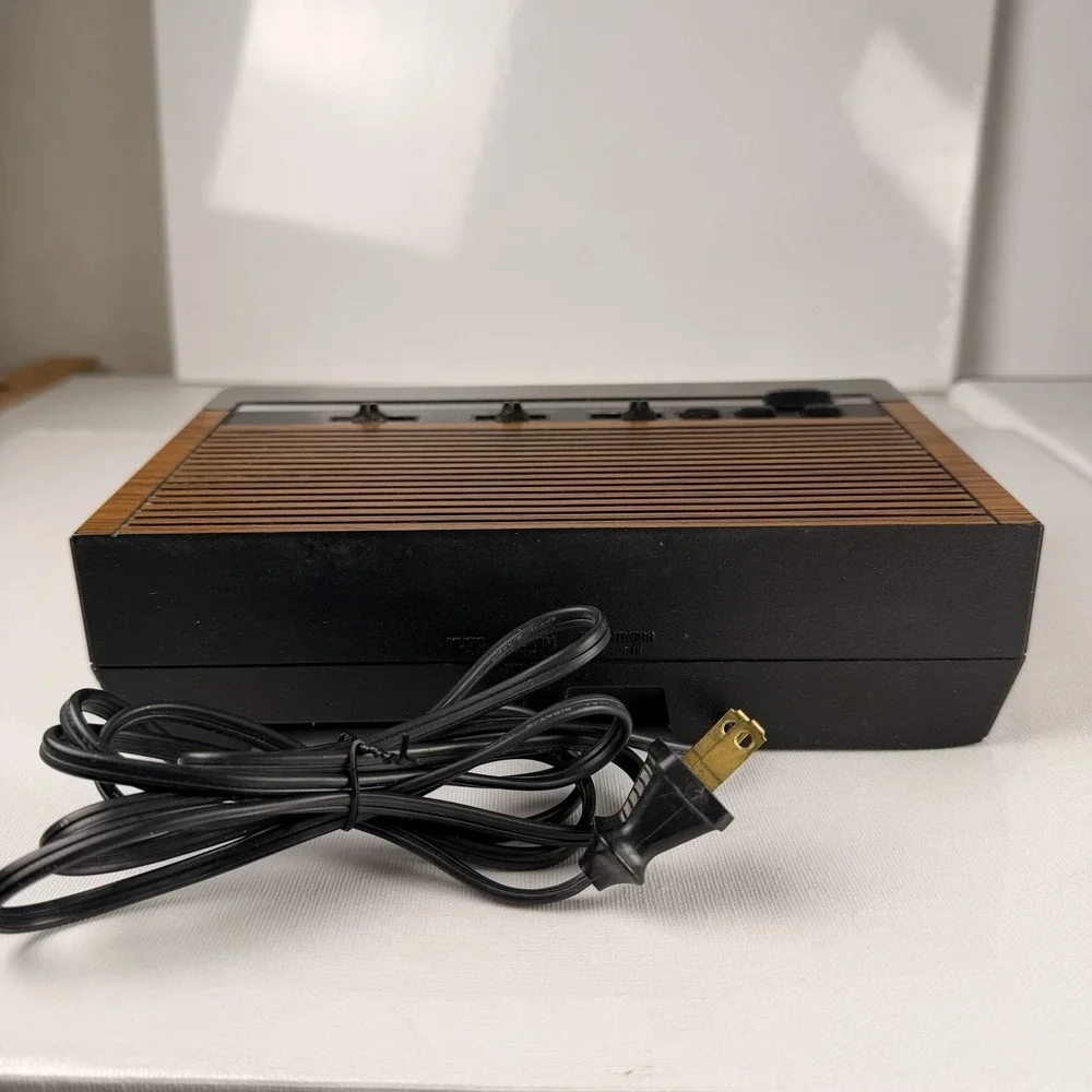 Vintage General Electric Faux Woodgrain Digital Alarm Clock Radio 74675A WORKING